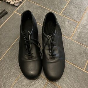 Cape zip tap shoes, cadence